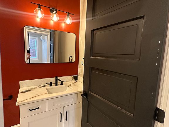 4th image of 3805 Franklin Blvd APT 1