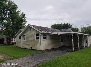 1004 E Ruth St, Benton, IL 62812