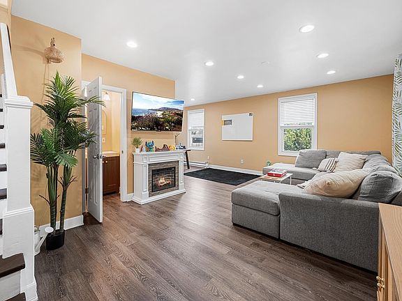 4th image of 1005 Boulevard Rte #50