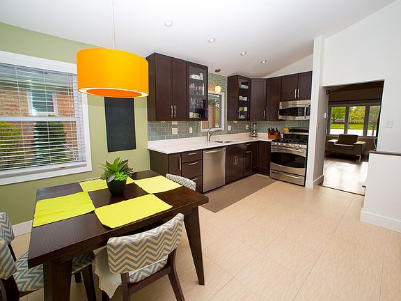 3rd image of 9701 Mayfield Ave