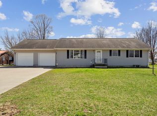 104 Nelson Cir, Manchester, IA 52057