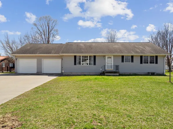 104 Nelson Cir, Manchester, IA 52057