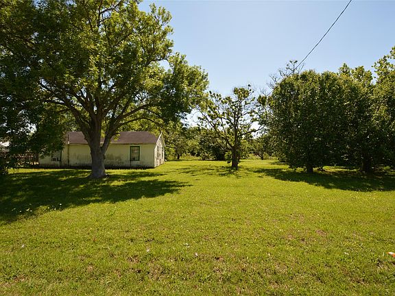 4th image of 1129 N Fm 646