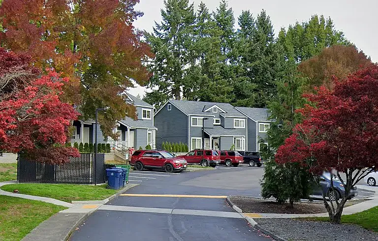 1033 Wesley Ave — Photo 1