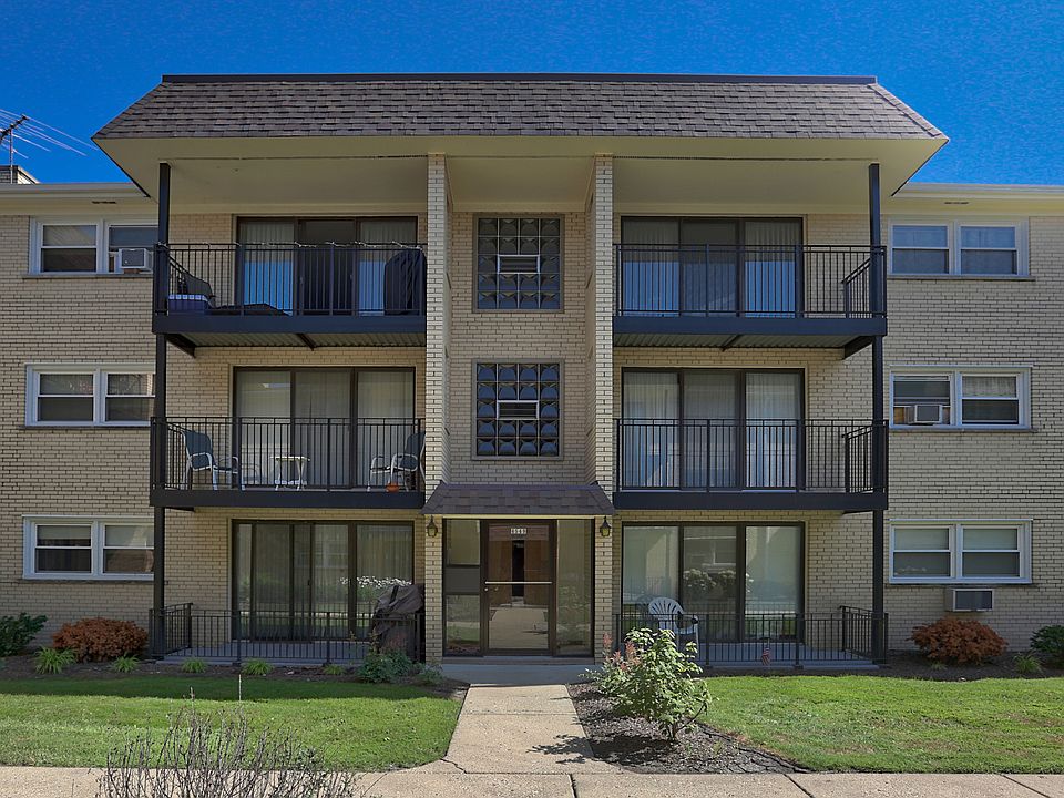 1st image of 6551 N Harlem Ave APT 3N