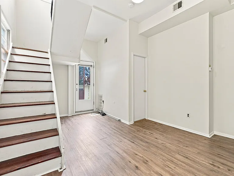 2036 Mount Vernon St #2RR — Photo 11