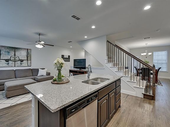 3rd image of 2665 Venice Dr Unit 3