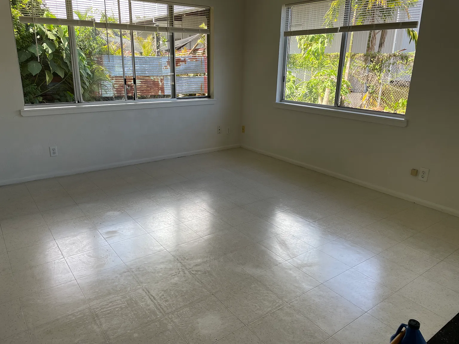 3 bed, 880 sqft, $2,100 — Photo 3