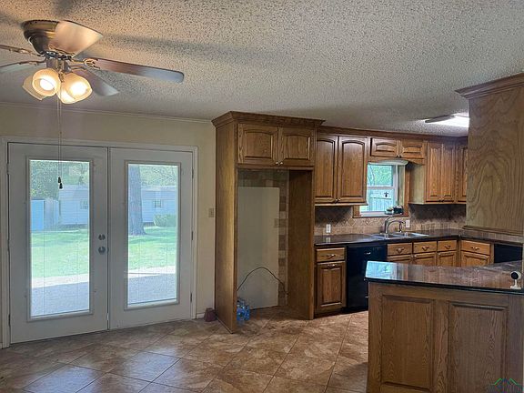 4th image of 204 Solti Dr