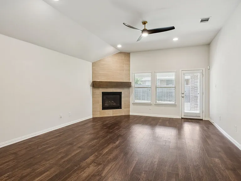 2317 Houston Dr — Photo 12