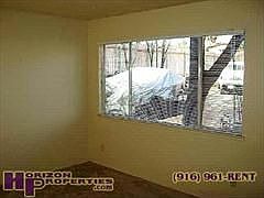 5th image of 270 Montrose Dr