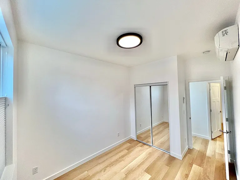 2223 Redwood Ave — Photo 17