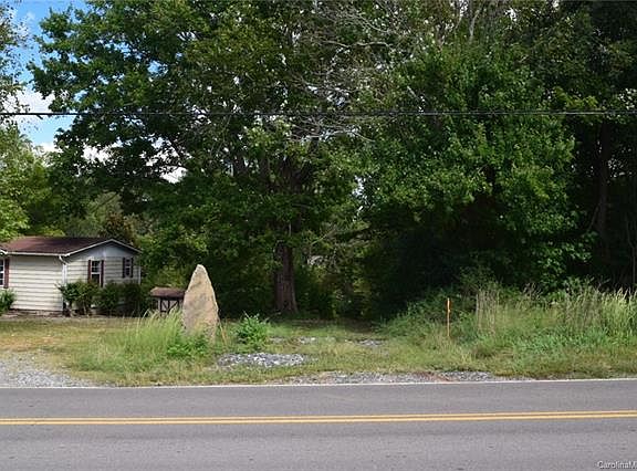 2nd image of 207 N Bear Creek Rd