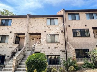 3816B Steppes Ct, Falls Church, VA 22041