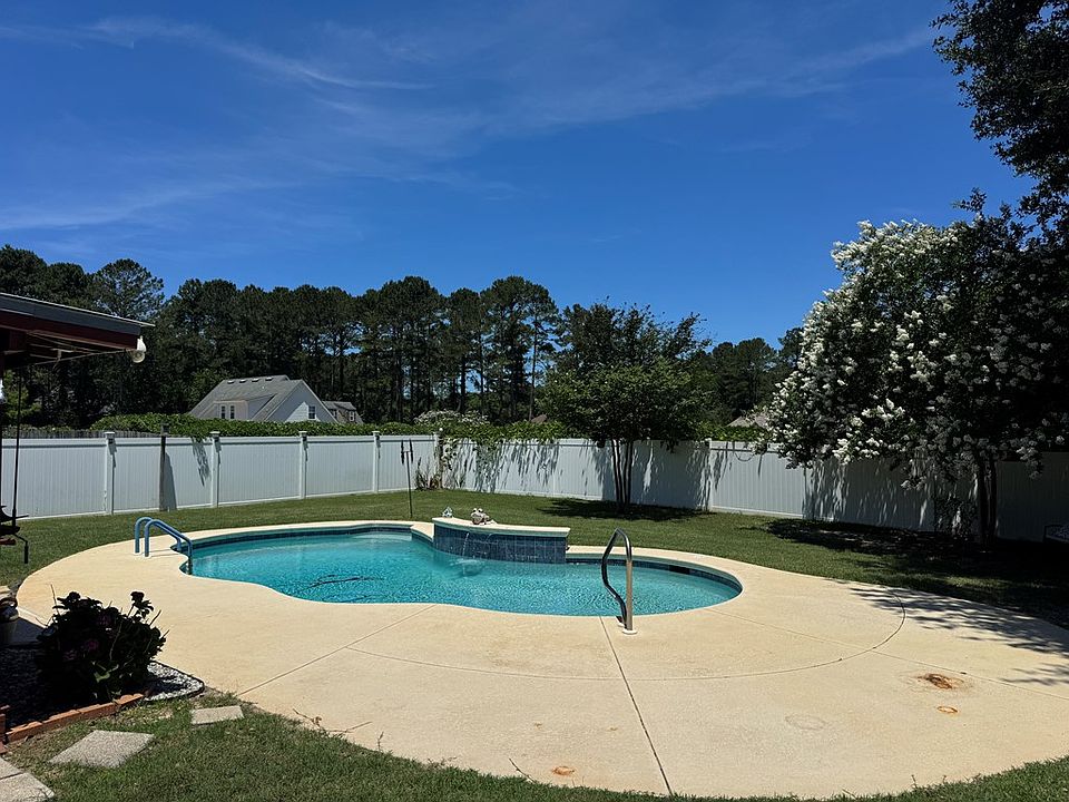 2nd image of 900 Baywood Rd