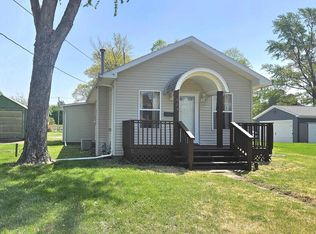 823 N Broadway St, Lewistown, IL 61542