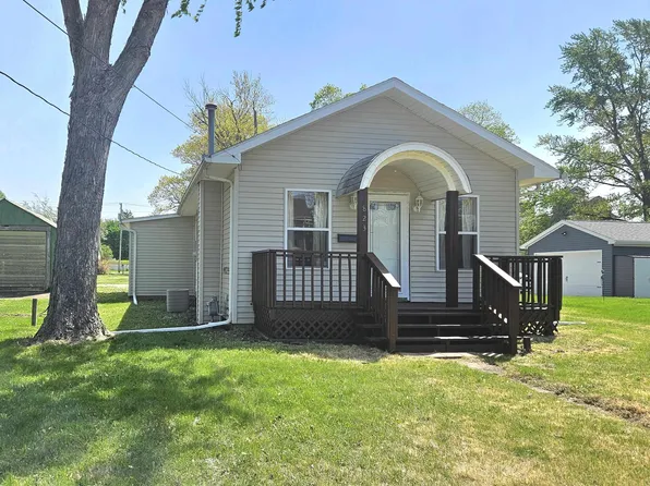 823 N Broadway St, Lewistown, IL 61542