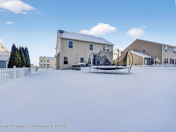 4th image of 38 Lake Ridge Dr