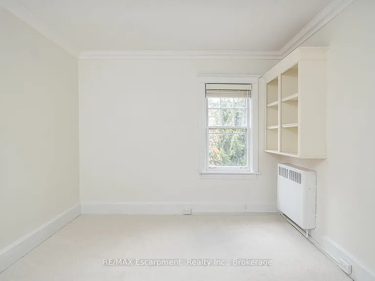 209 Allan St — Photo 18