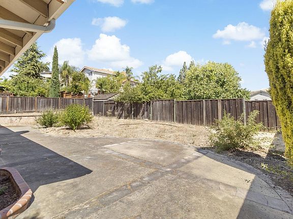4th image of 491 Archcove Ct