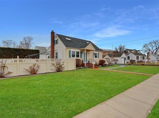 8 Enness Ave, Bethpage, NY 11714
