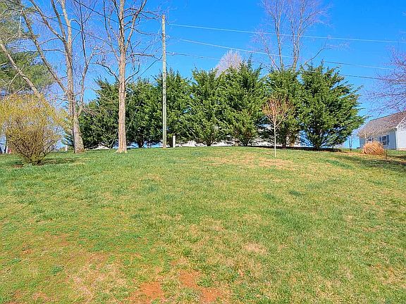 4th image of 2480 Glade Dr SE