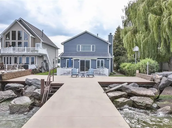 3011 Edgemere Dr, Rochester, NY 14612