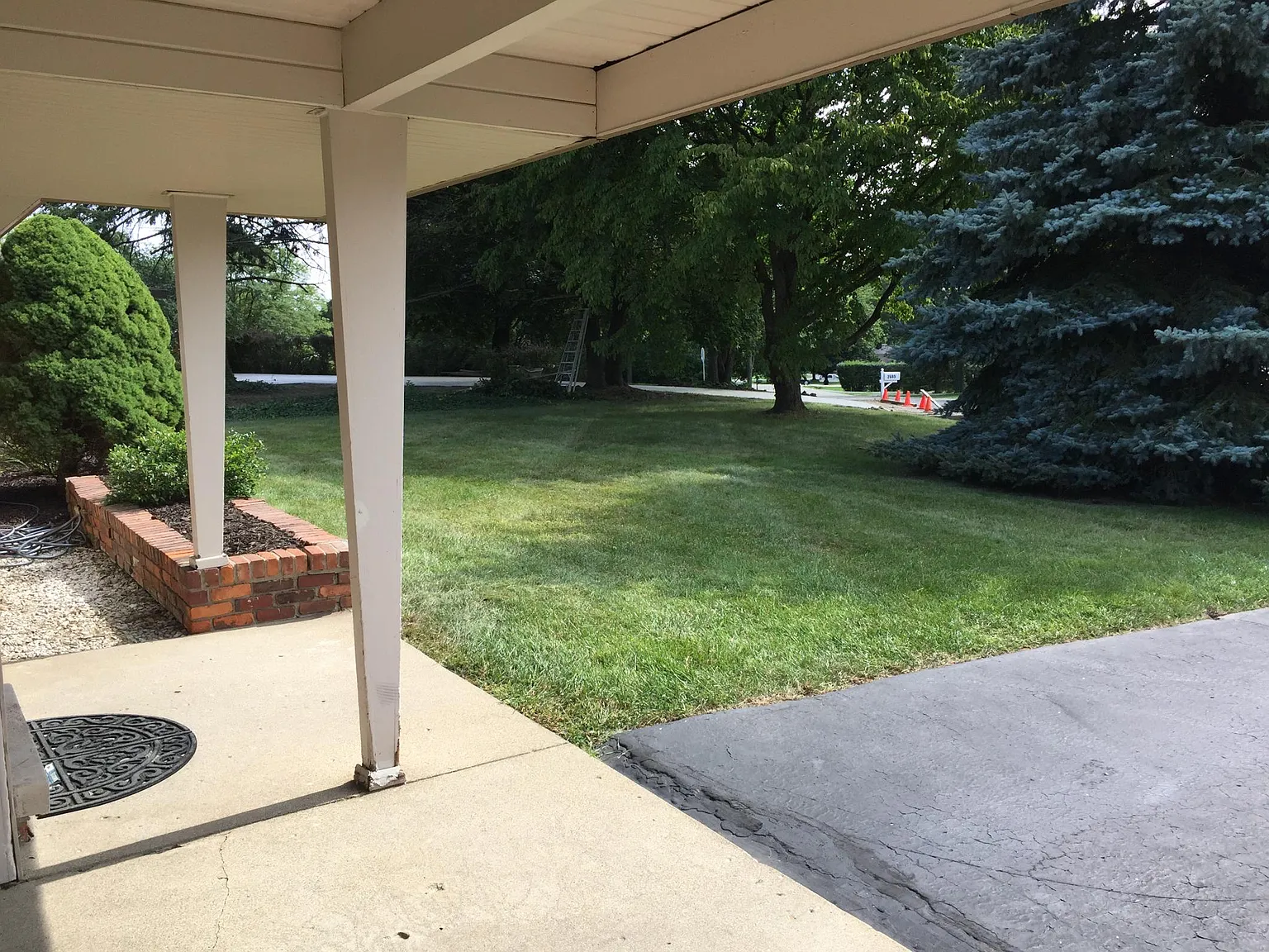 3 bed, 1.5 bath, 1316 sqft, $2,000 — Photo 2