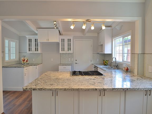 4th image of 43375 Montrose Ave