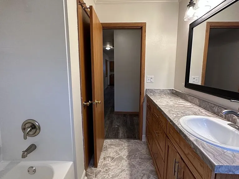 6301-6301A W Lakefield Dr — Photo 9