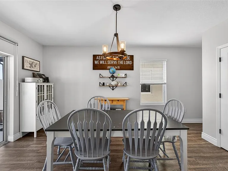 11176 Leland Groves Dr — Photo 17