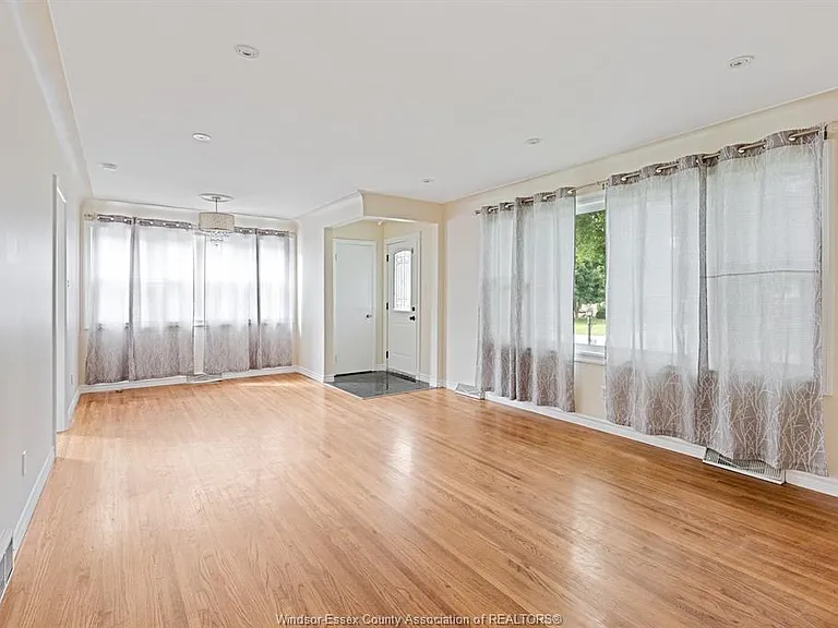 3162 Avondale Ave — Photo 5