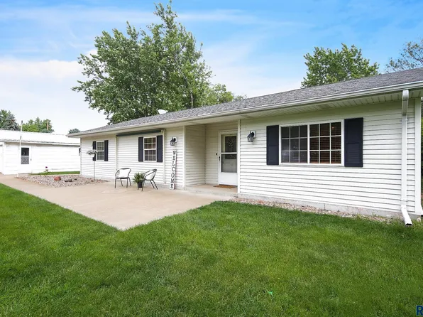 610 S Garfield St, Lennox, SD 57039