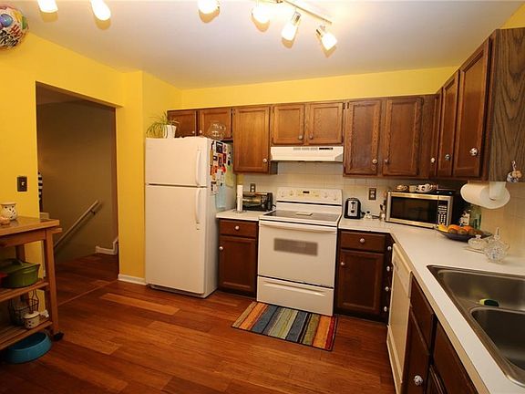 4th image of 3421 Southdale Dr