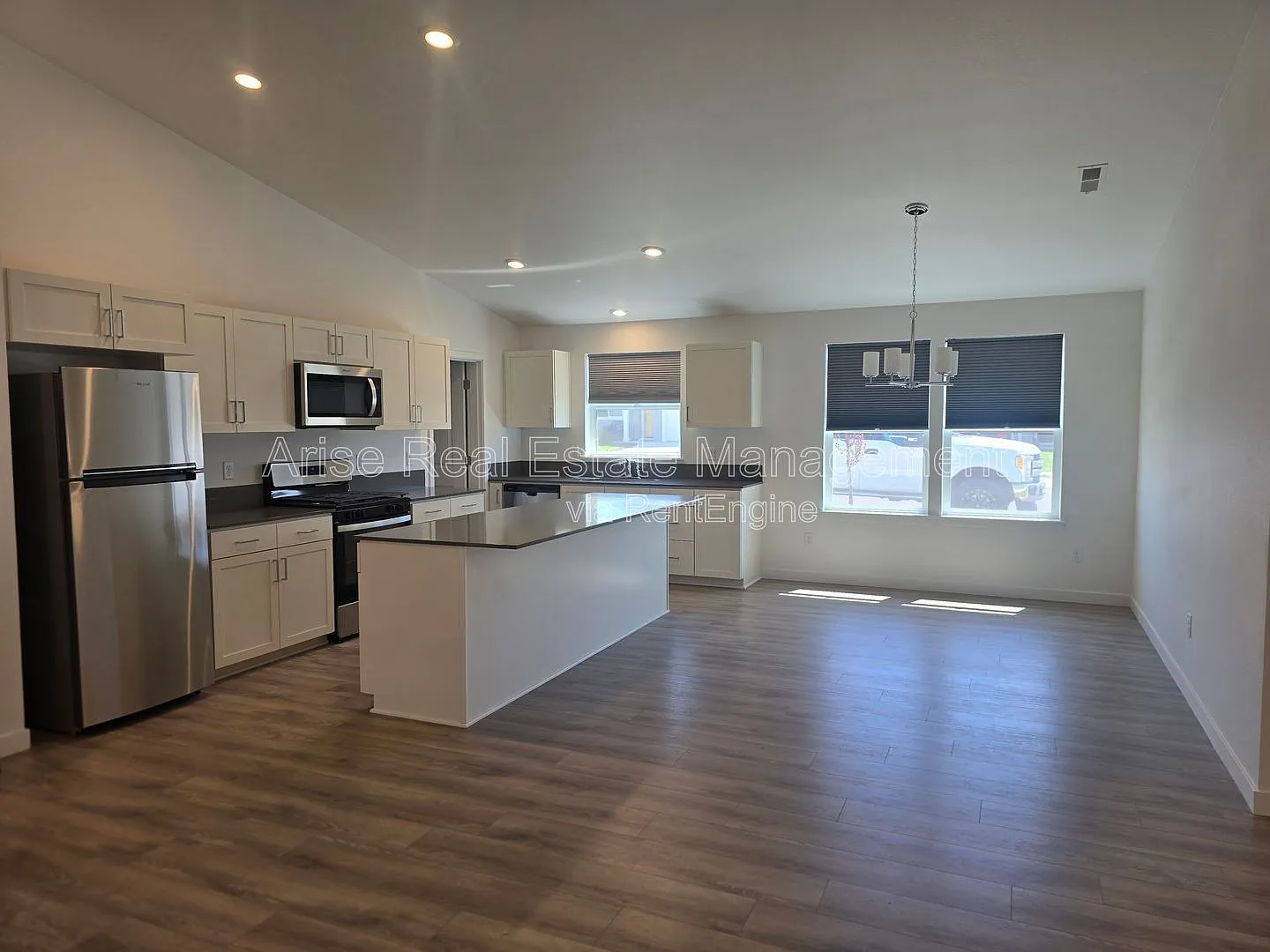 3 bed, 2.0 bath, 1677 sqft, $2,199 — Photo 1
