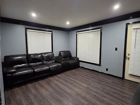 4th image of 3050 McKinley St
