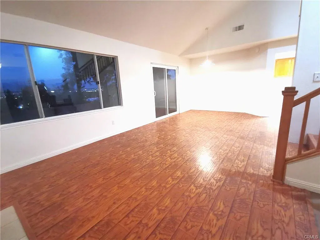 4 bed, 1923 sqft, $3,800 — Photo 2