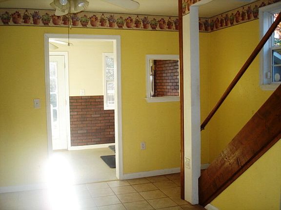 3rd image of 141 Penny Ln