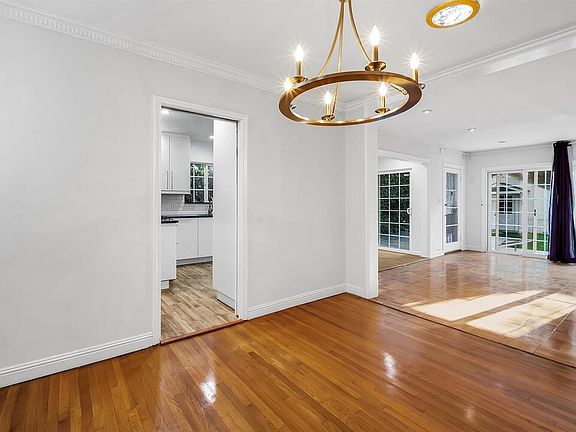 4th image of 2223 Benecia Ave