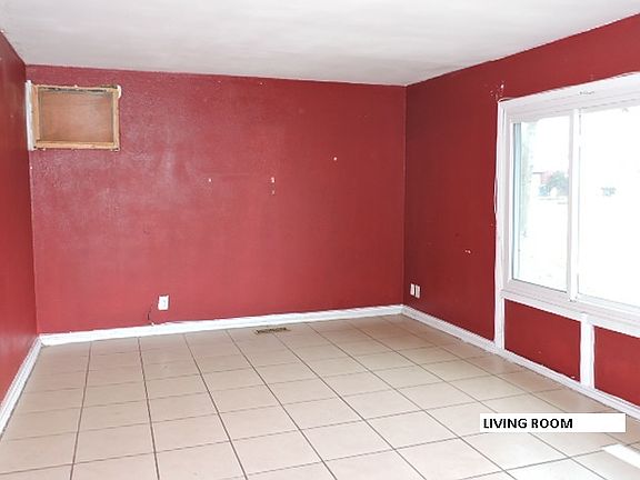 5th image of 375 S Oakdale Ave