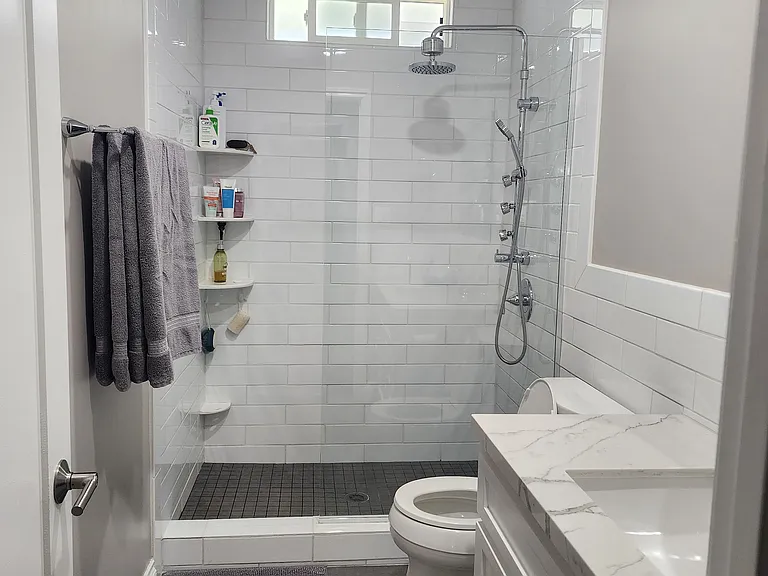 406 E Buckthorn St — Photo 5