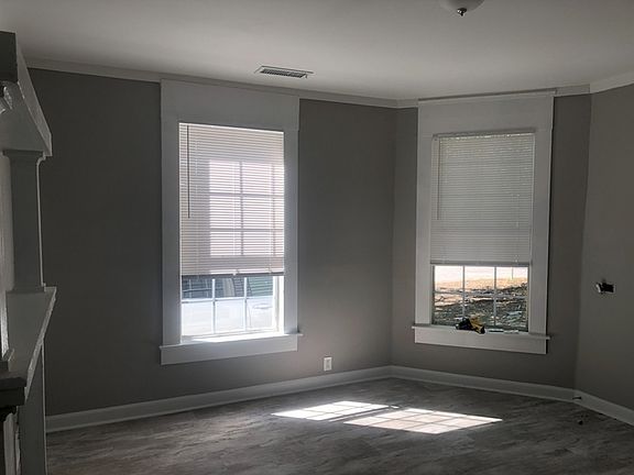 4th image of 72 E New St #B