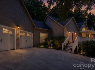60 Hawks Pointe Ln, Weaverville, NC 28787