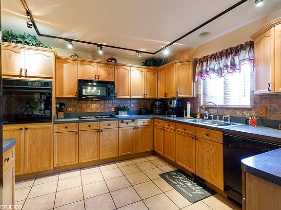 4th image of 16759 Carrington Dr