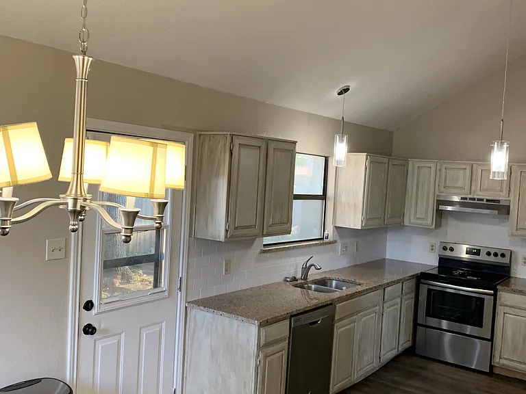 2881 Fenwick St — Photo 11