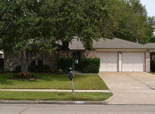 1911 Pilgrims Point Dr, Friendswood, TX 77546