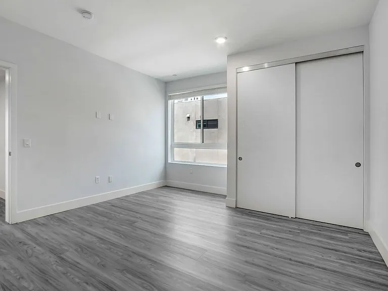 Vanowen48 — Photo 20