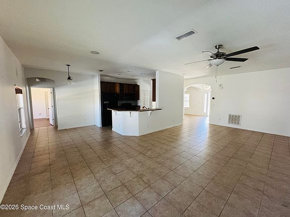 5th image of 1110 Morgan Cir NE