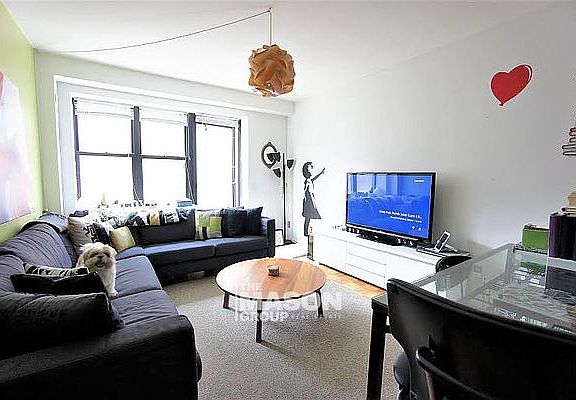 3rd image of 337 W 43rd St APT 4B