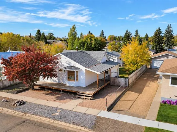 216 S 1st Ave E, Hanna, AB T0J 1P0